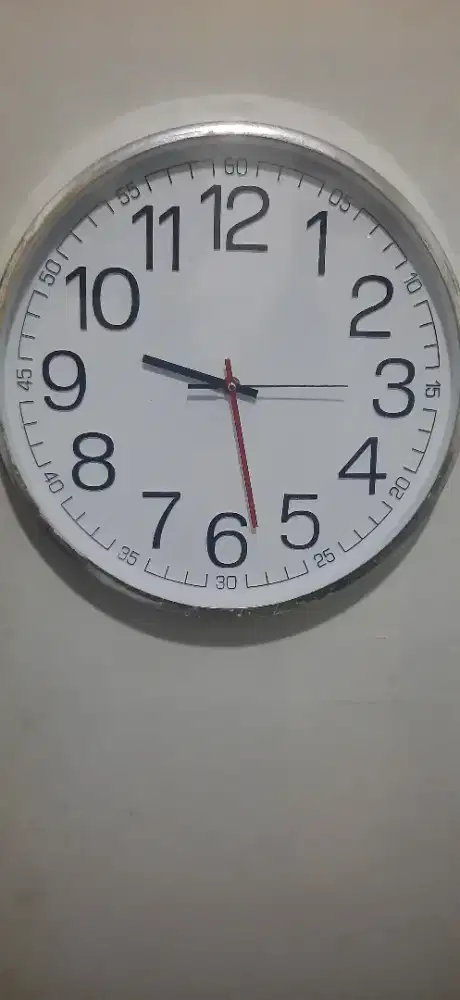 Jam jumbo angka timbul 32 cm lis crome