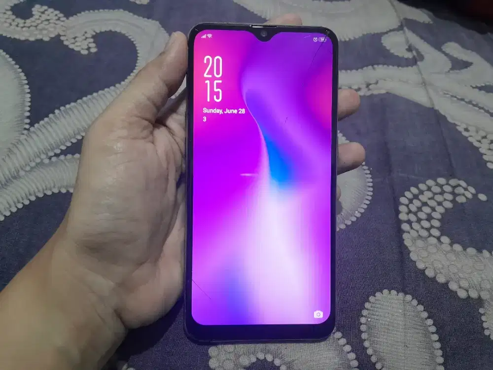 Oppo A7 4/64 layar retak