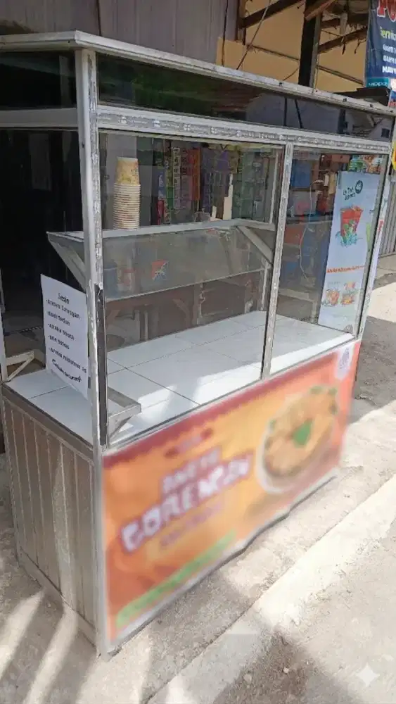 Gerobak etalase bekas gorengan