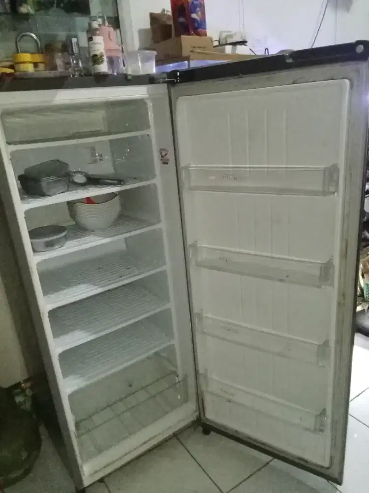 Di jual frezer merk LG NORMAL