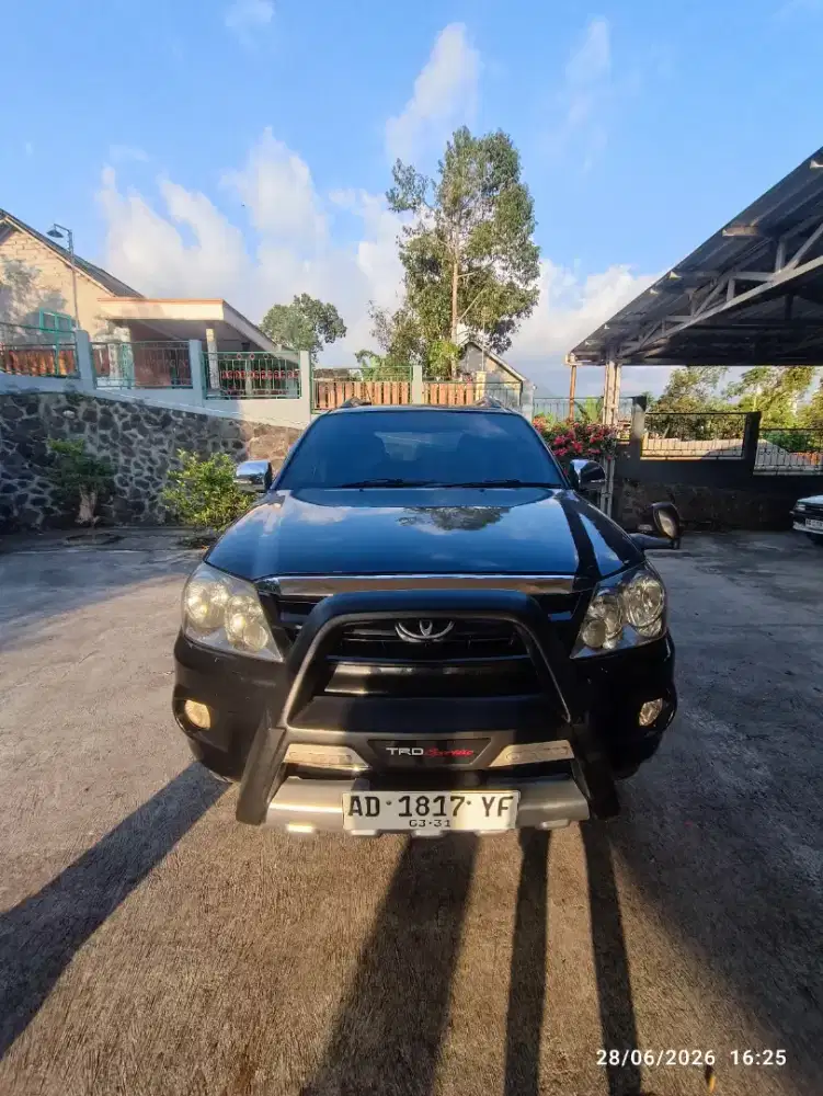 Toyota Fortuner 2.7 V 4x4 bensin - AT tahun 2005