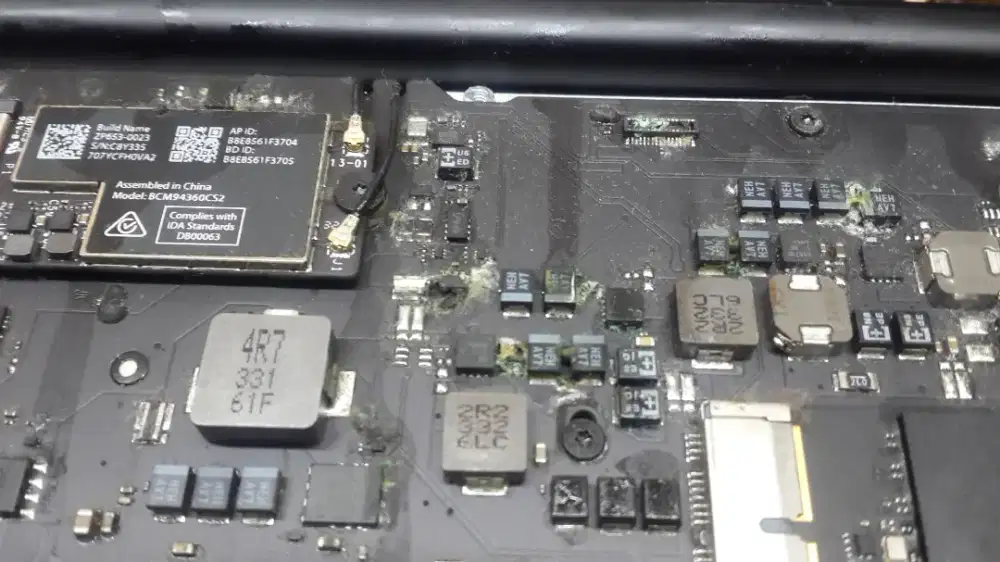 Teknisi mainboard