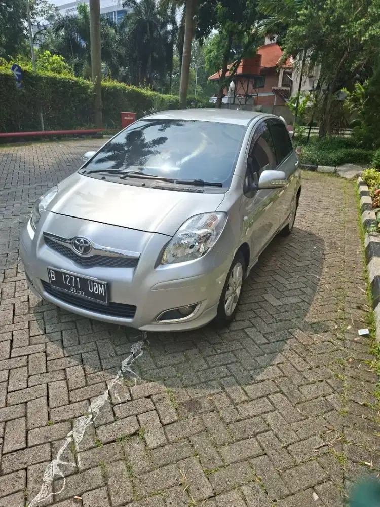 Toyota yaris. E 2012. Matic. Tgn 1 dari baru. Stnk panjang