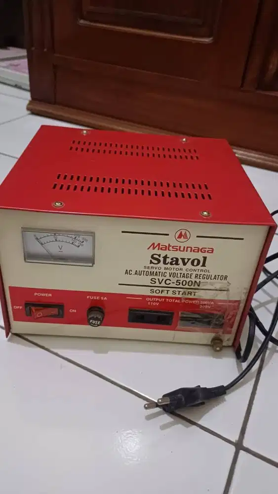 Stabilizer listrik merek Matsunaga model SVC-500N