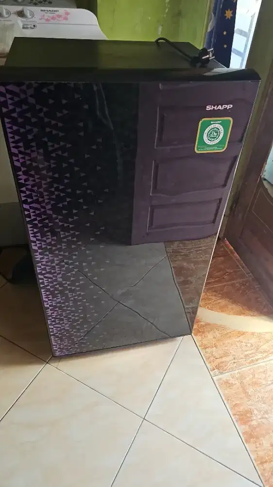Kulkas Sharp pintu 1 baik bening