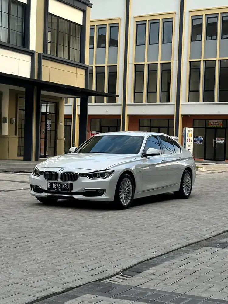 BMW 320i F30 Luxury 2014 - Genap - Automatic - BMW 320i Luxury 2014