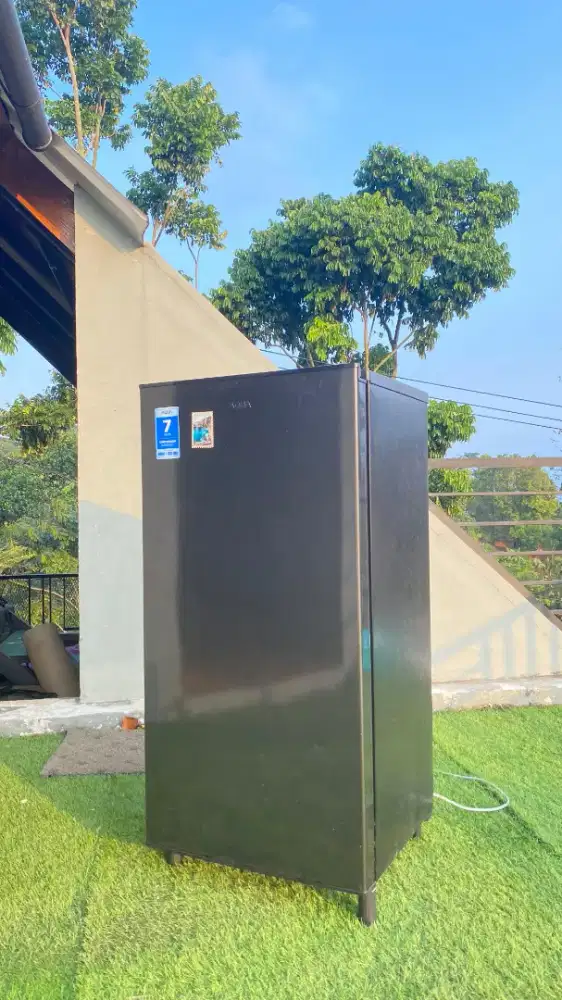 Kulkas AQUA 1 Pintu Hitam Bekas Mulus