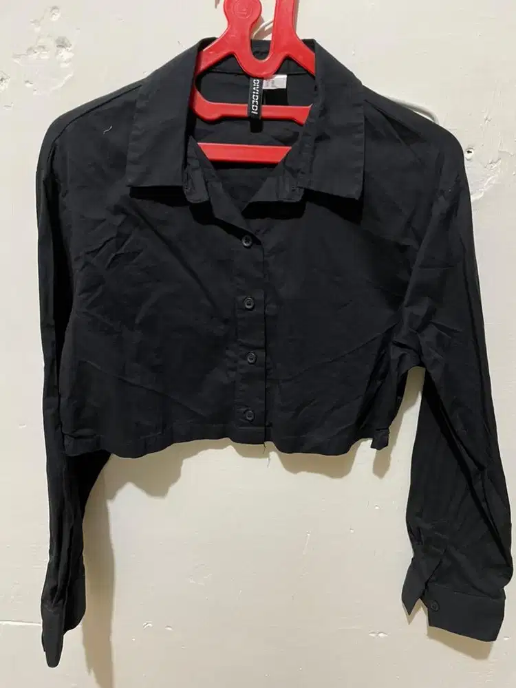 kemeja crop hitam