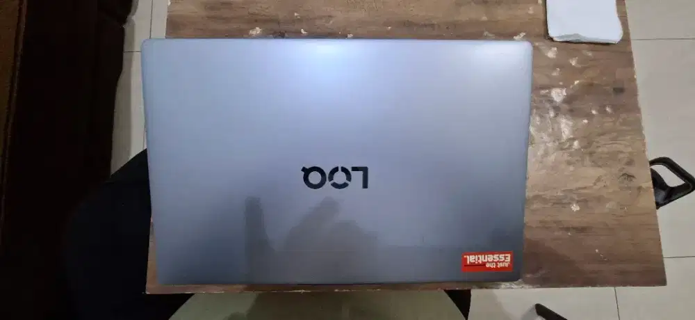 Lenovo LOQ Essential 15IAX9E