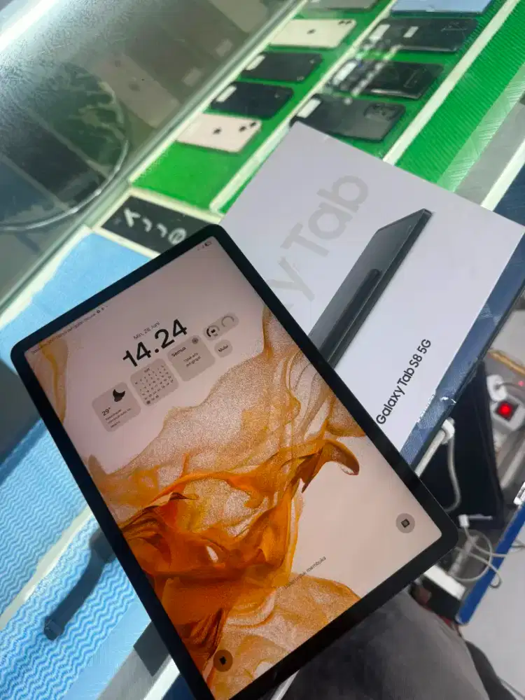 Dijual Samsung tab S8 5G 8/128 GB fullset cek deskripsi