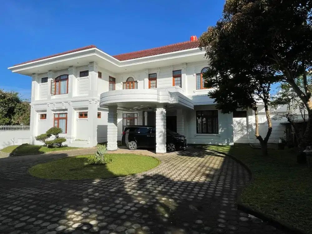 Dijual Rumah di Setiabudi,Bandung,Luas:1650m,Lokasi Strategis,Harga:14 M Nego