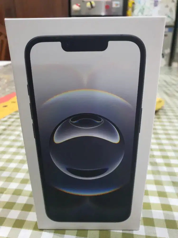 Iphone 16e 128gb black garansi ibox 1 tahun