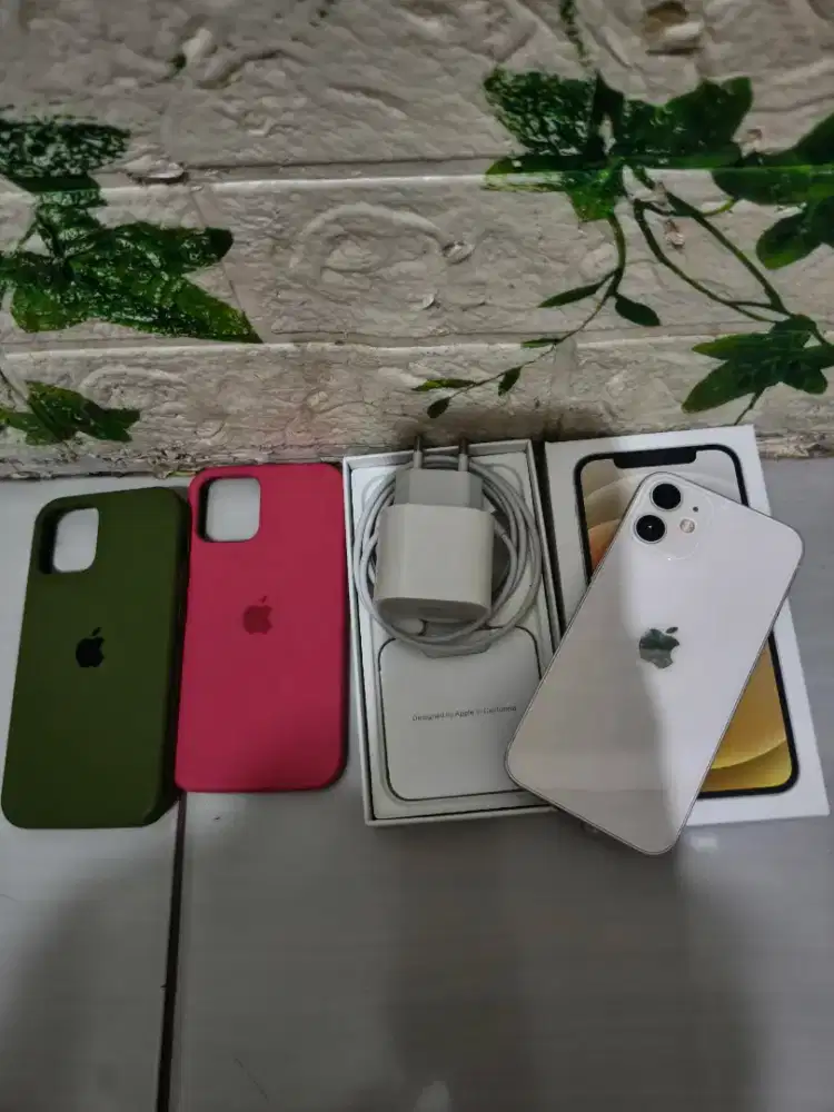 Iphone 12 mini white RAM 64 GB MULUS NO MINUS FULL SET BEBAS RESET