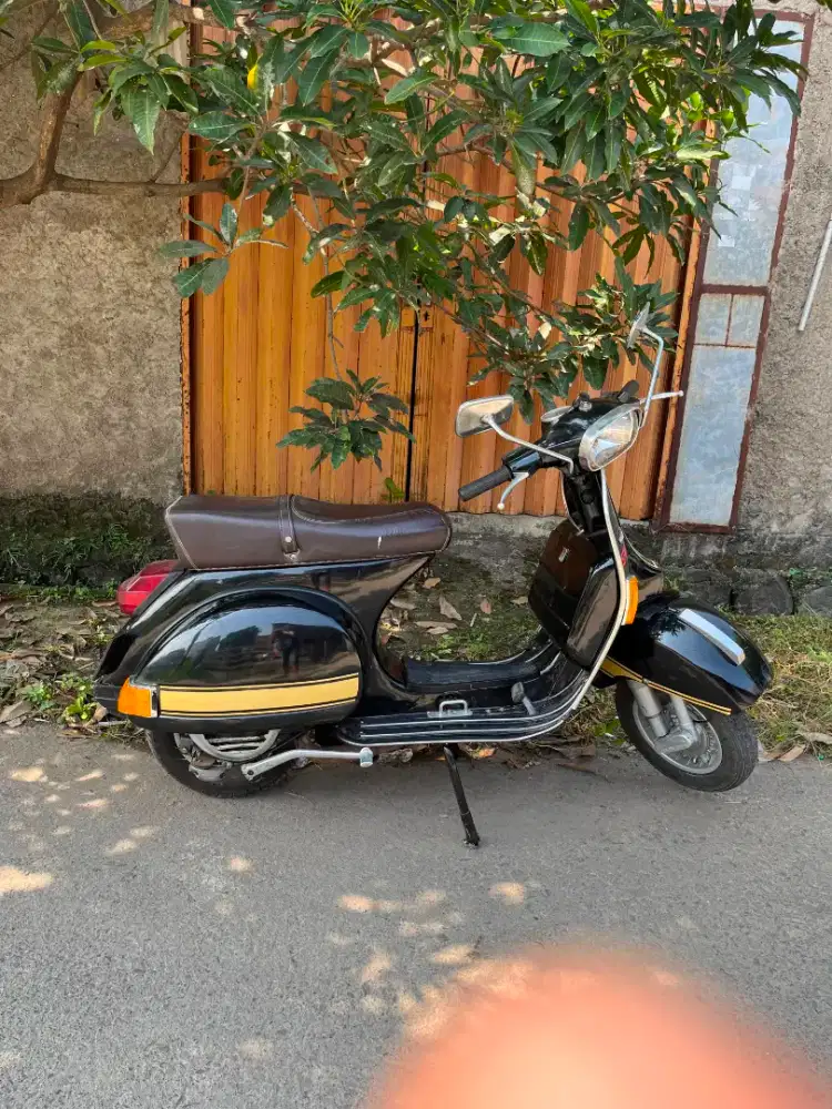 Vespa px tahun 84 asli warna hitam