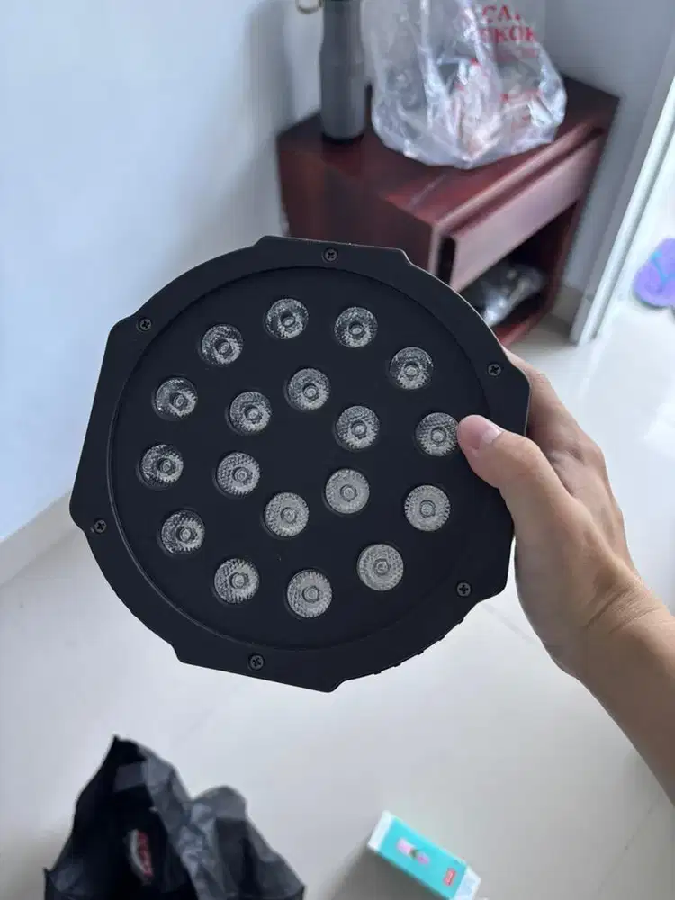 Lampu PAR LED RGB Panggung / Studio – Nyala Normal