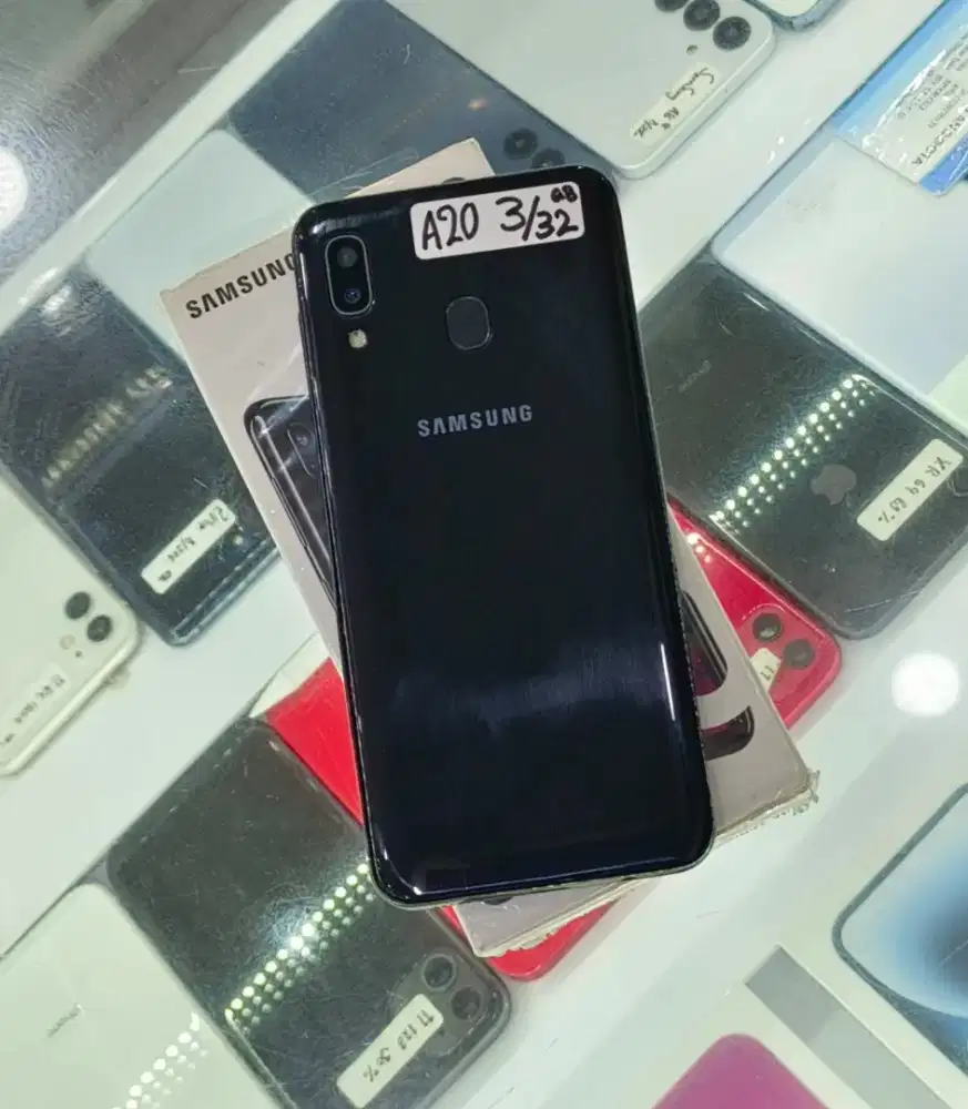Samsung A20 3/32gb