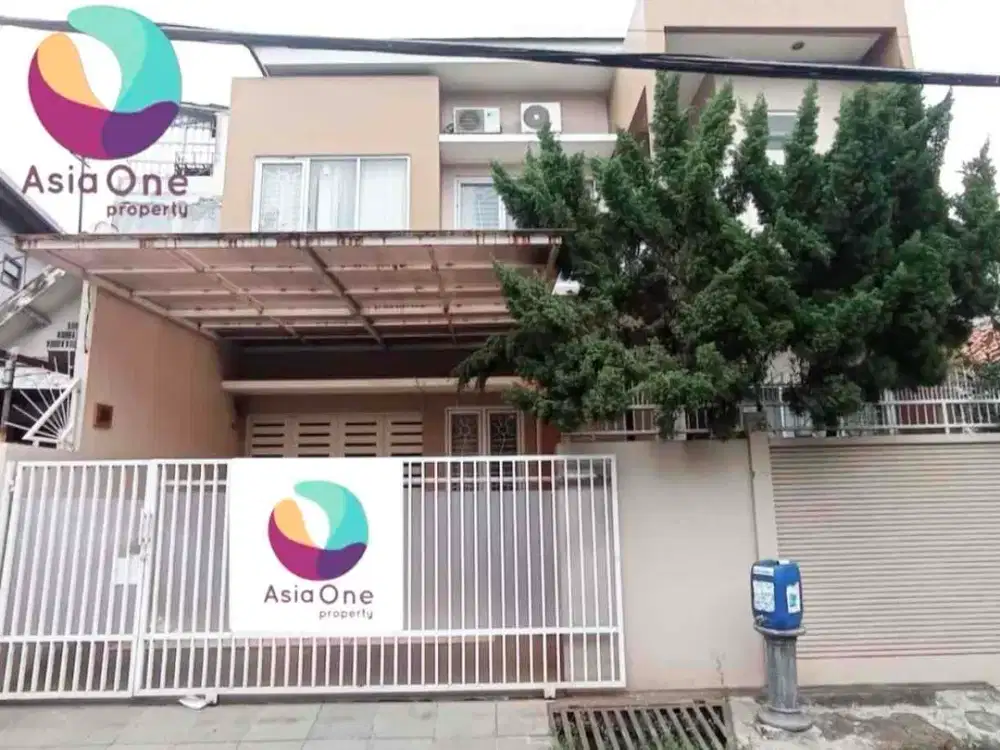 Di JUAL / SEWA rumah dua lantai 3 kamar ada ac semi furnish parkir bisa 2 mobil dekat arion mall di Rawamangun Jakarta timur
