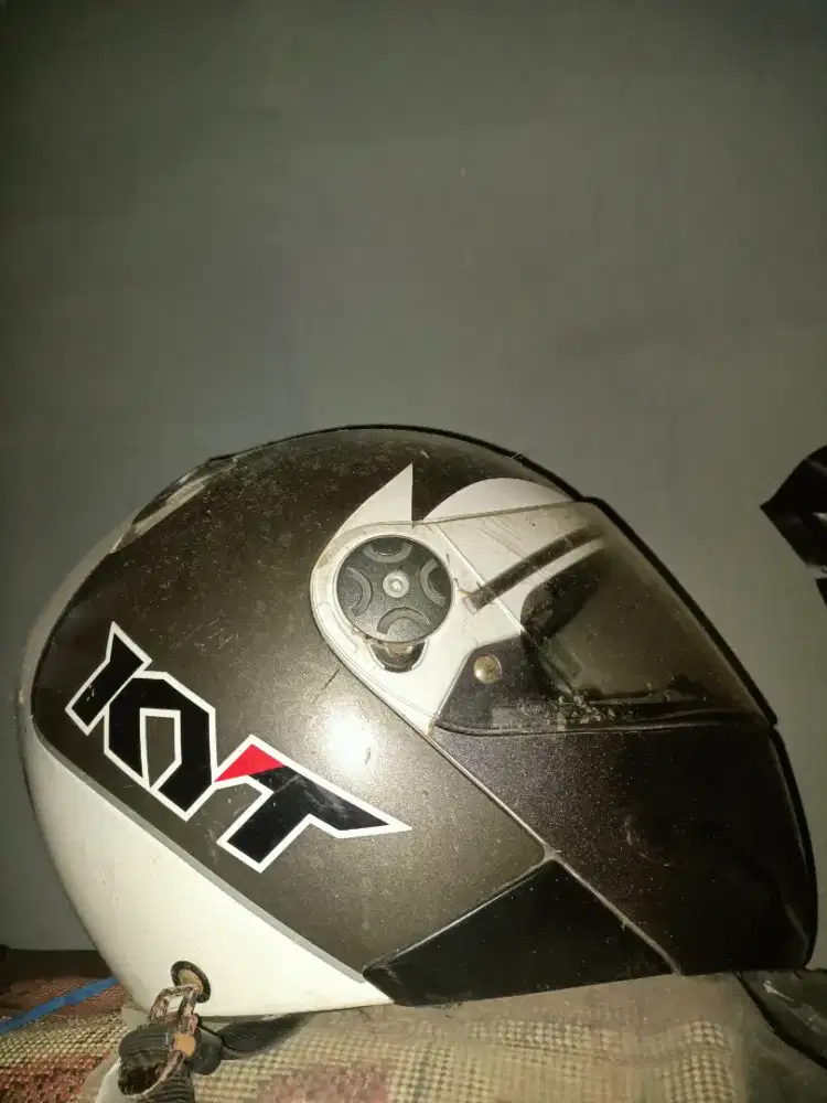 Dijual helm bekas kondisi baik