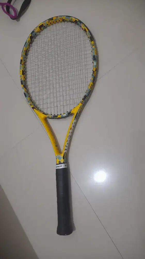 raket tennis wilson limited edition edisi minion