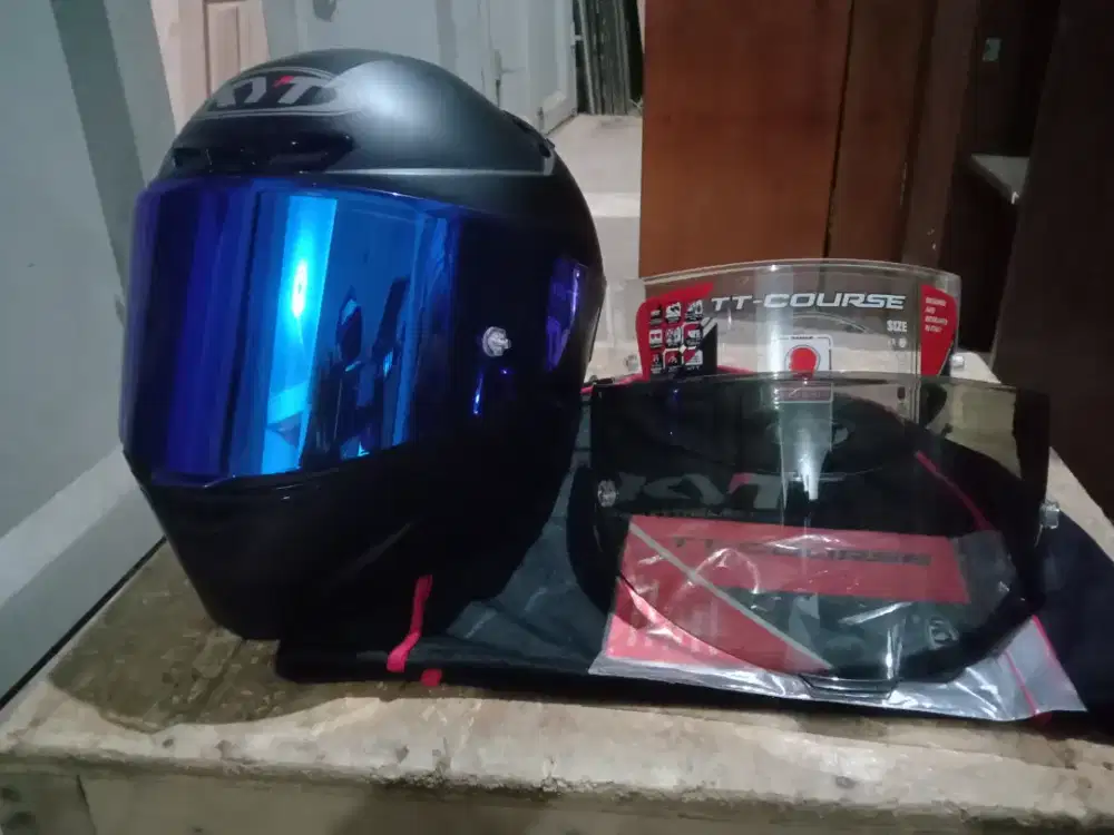 Jual cepat helm KYT TT course size L