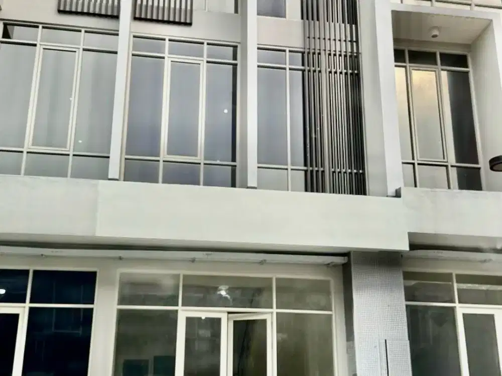 DISEWAKAN RUKO NORTHWEST CITRALAND 3 LANTAI KOSONGAN