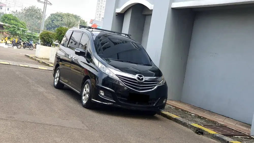 Mazda Biante 2.0 Skyactiv AT Hitam 2015/2016