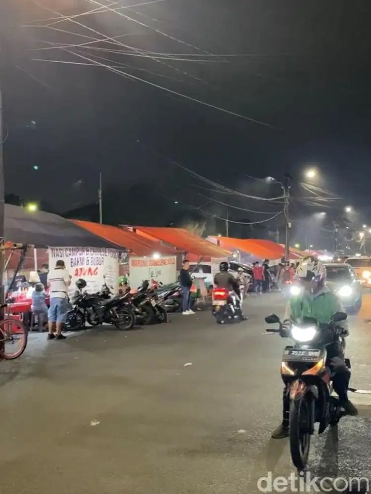 Dibutuhkan staff untuk jaga stand makanan