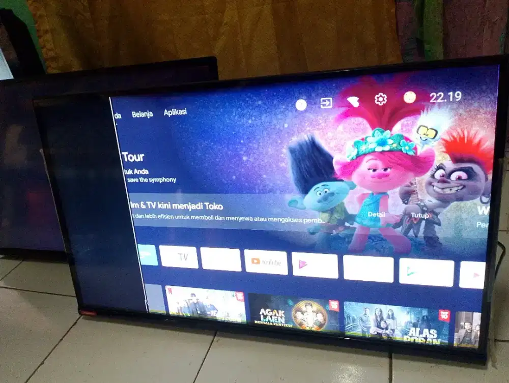 TV LED 32iN Youtube Digital Mines layar