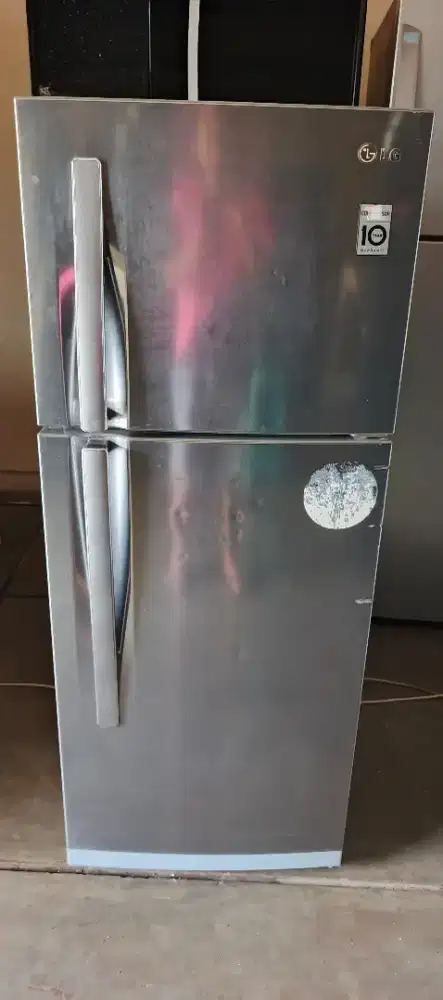 Lemari es dua pintu