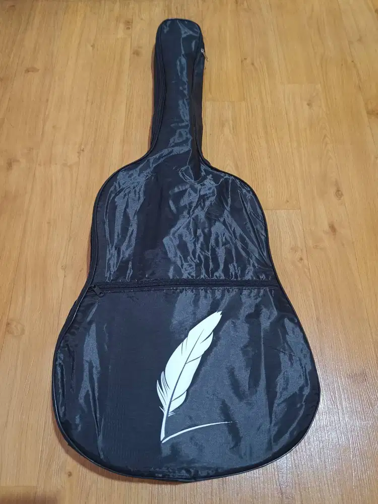 Tas sarung gitar akustik ukuran 4/4 sekelas cort ad810 muat
