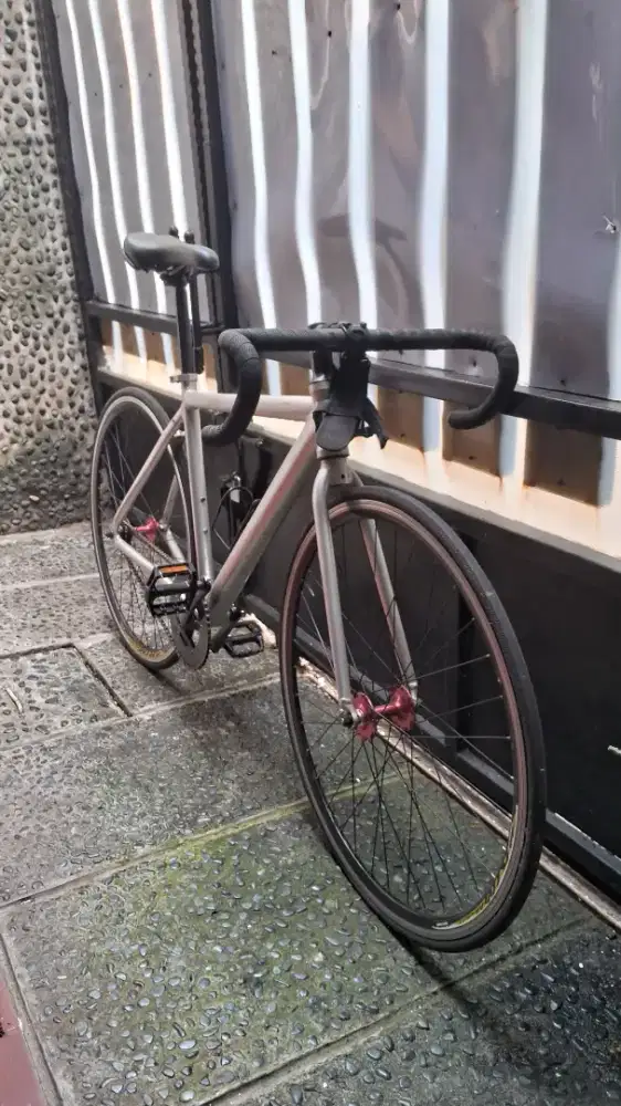 Sepeda Fixie bahan/rakitan