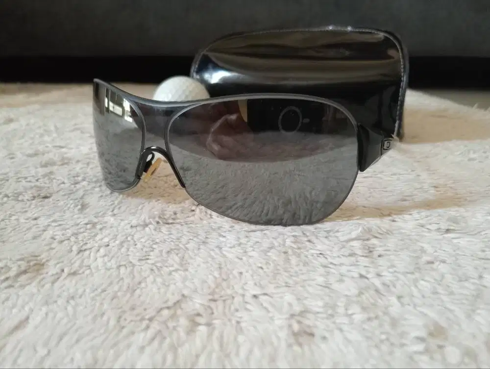 Dijual kacamata hitam Oakley original dijamin 100%asli like new