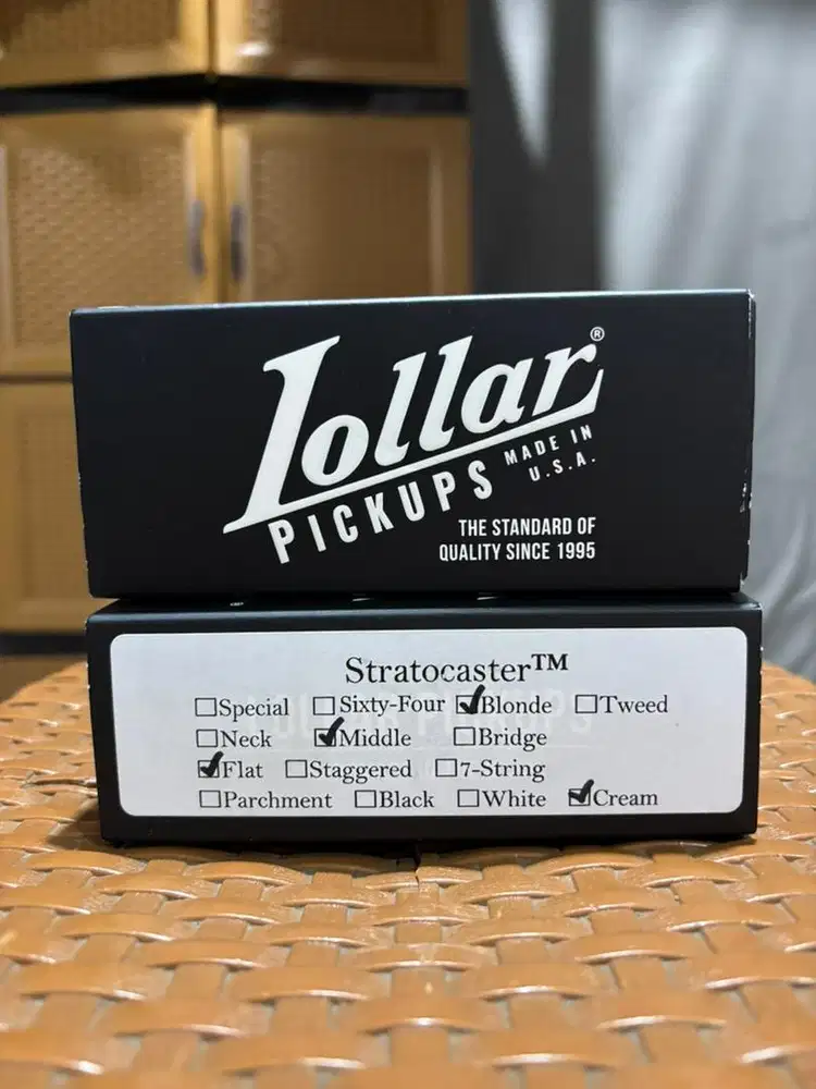 (Middle) Lollar Pickups vintage blonde s-style