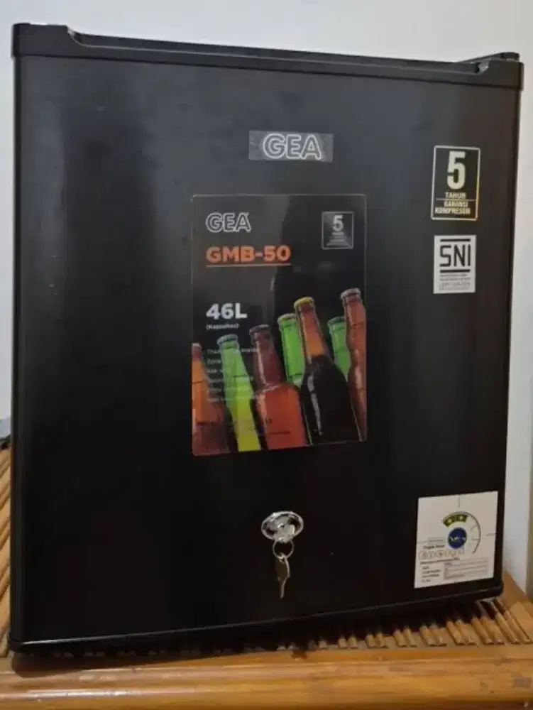 Kulkas mini GEA GMB50