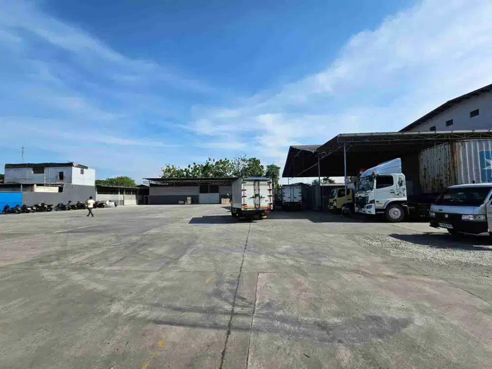 Gudang Mandiri Siap Pakai Dengan Parkiran Luas di Rawa Bokor Tangerang