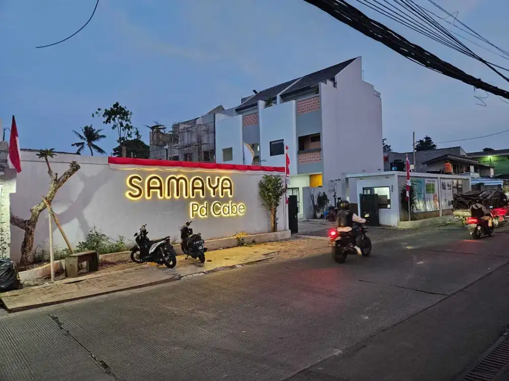 Rumah 3 Lantai Pinggir Jalan Utama Depan Kampus