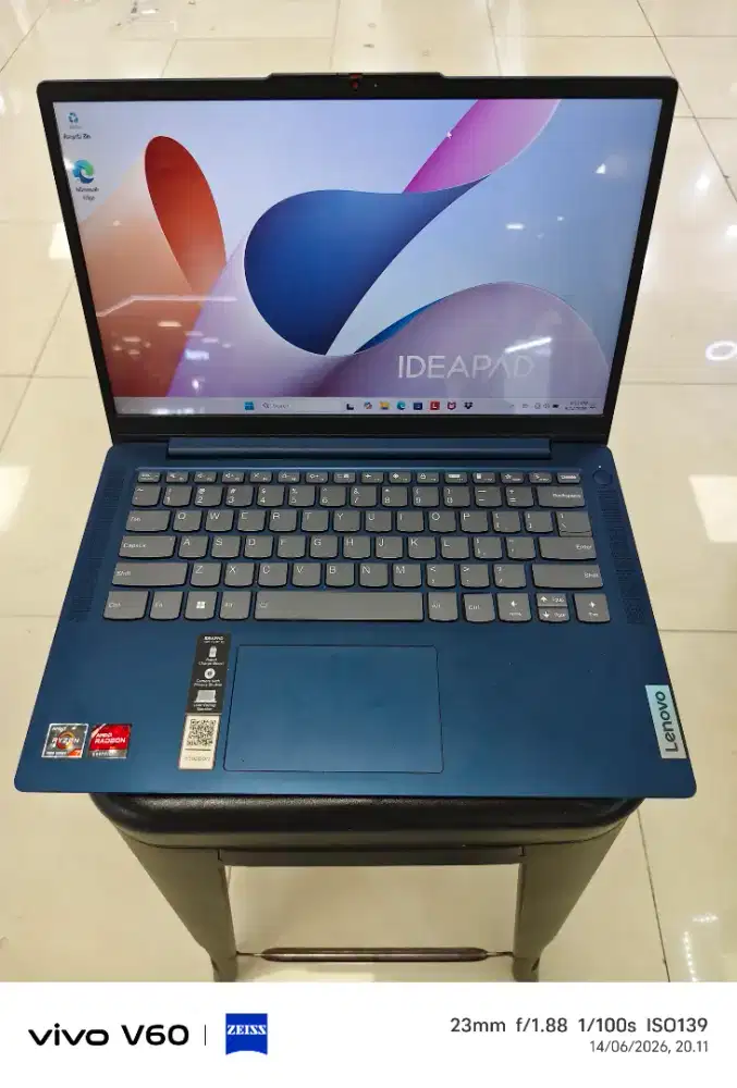 Lenovo Slim 3 Ryzen 7 7730U 8/512 NETT