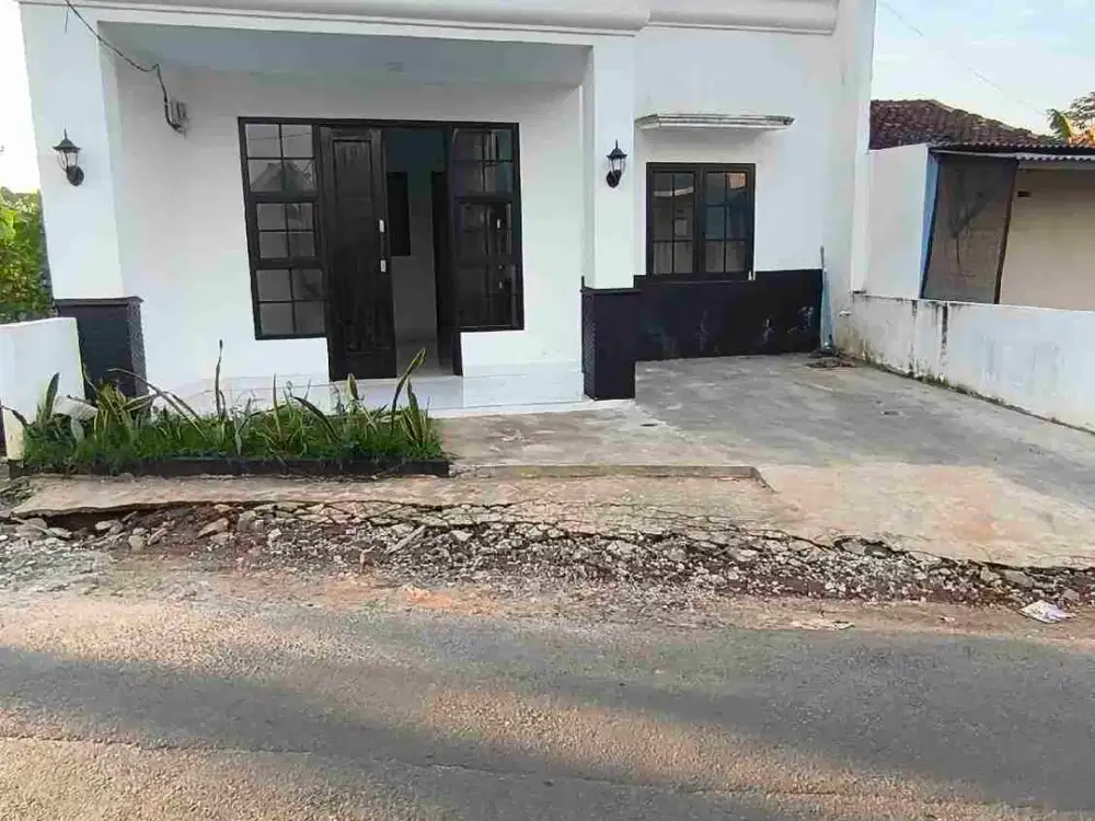 RUMAH SIAP HUNI NEMPEL JALAN RAYA DEKAT STASIUN