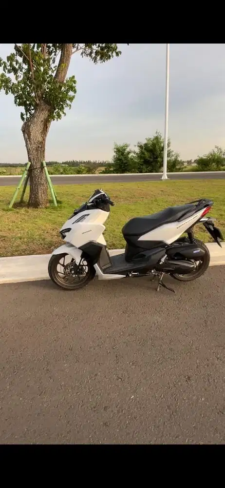 Honda Vario 160 CBS Putih 2025 KM 9 Ribu Mulus Like New