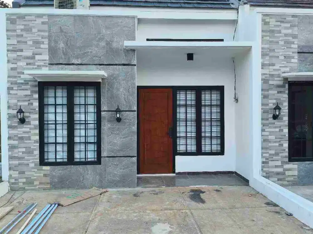 RUMAH PINGGIR JALAN RAYA DEKAT STASIUN NEMPEL JALUR ANGKOT
