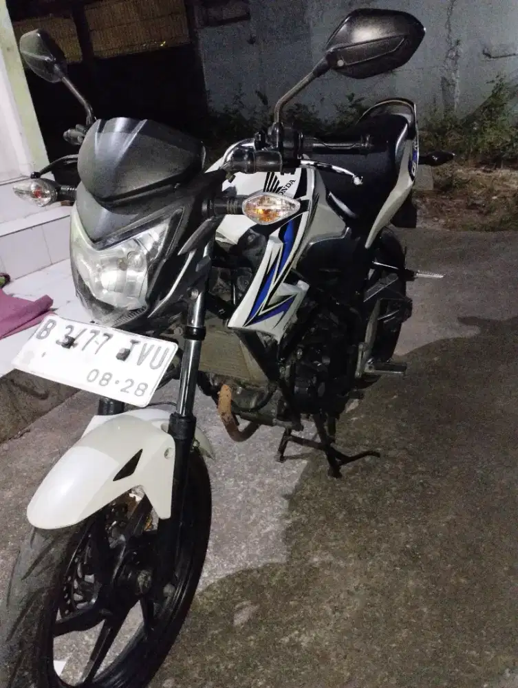 Dijual Motor CB150R FULL ORSINIL TAHUN 2013 Tangan pertama Dari Baru.