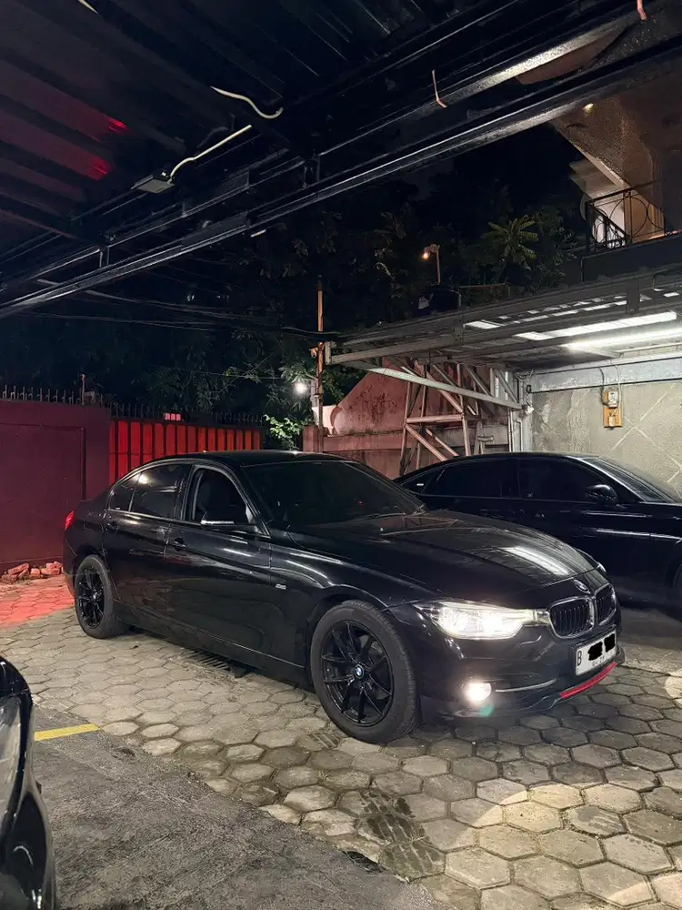 BMW F30 320i 2019 Bensin