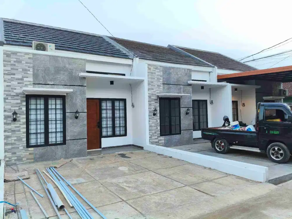 RUMAH PINGGIR JALUR ANGKOT DEKAT STASIUN LEGALITAS SHM