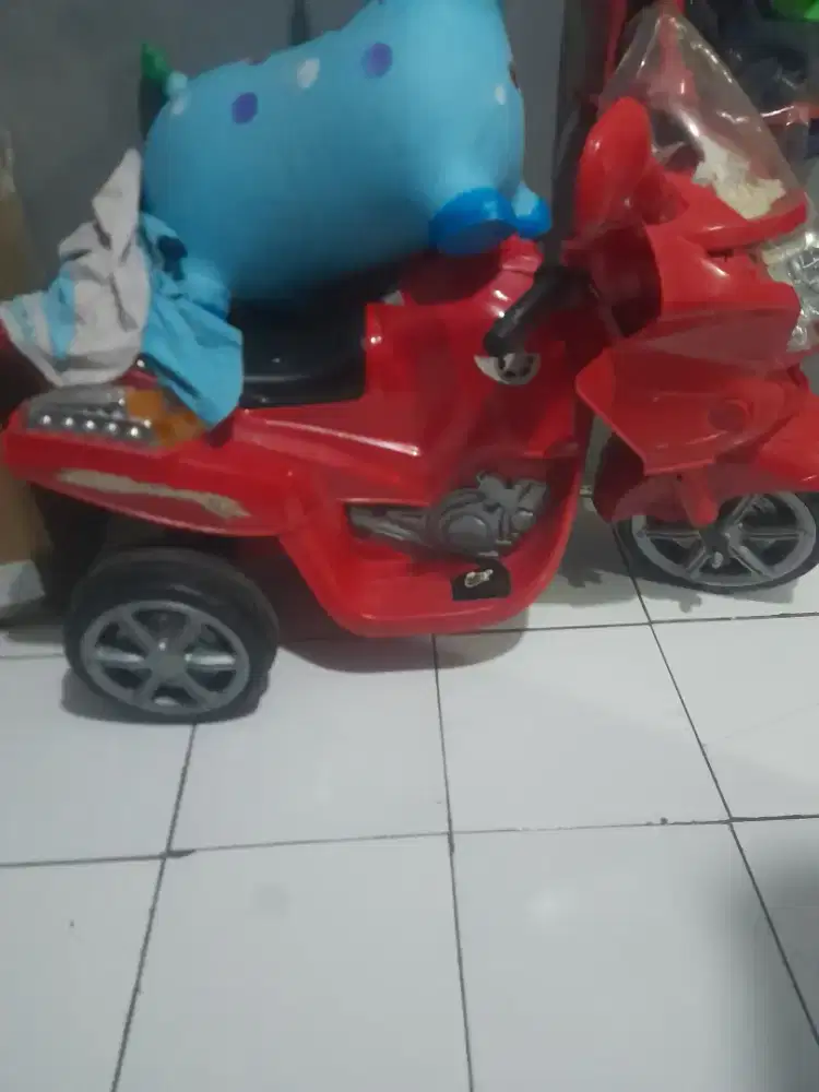 Mainan anak mobil mobilan