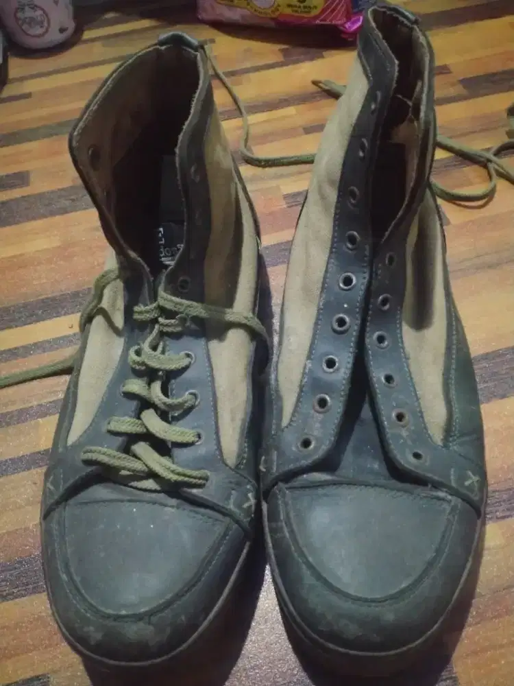 Sepatu exodos57