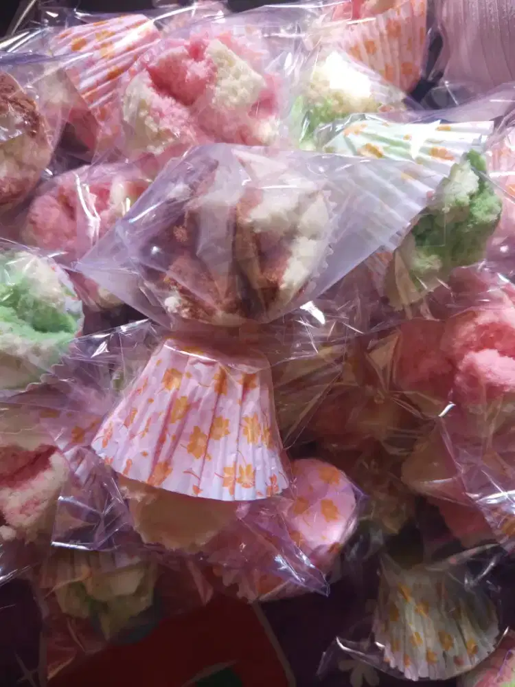 Kue basah bolu kukus