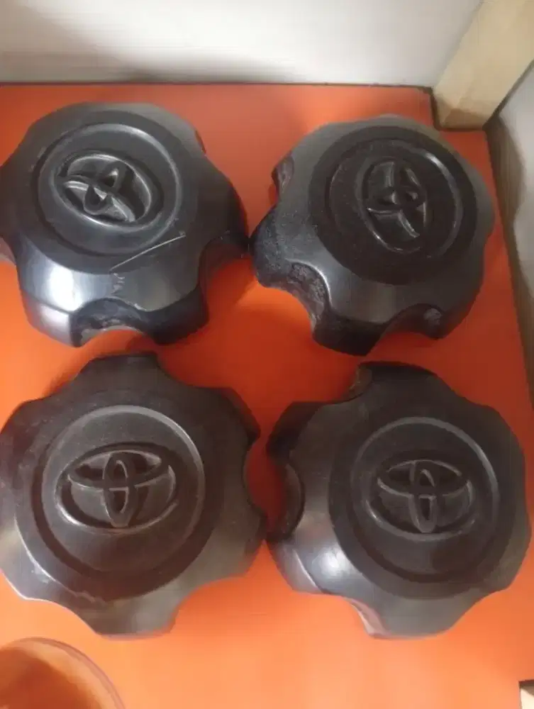 Tutup dop center Ori velg kaleng Toyota Fortuner/Hilux