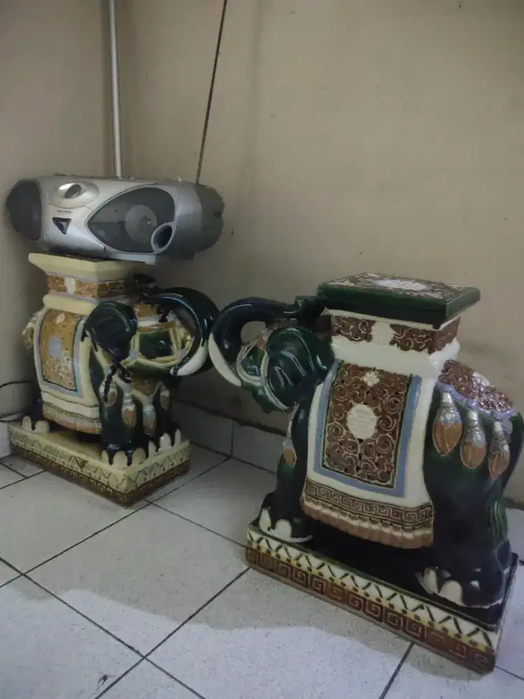 Patung Keramik Gajah Thailand
