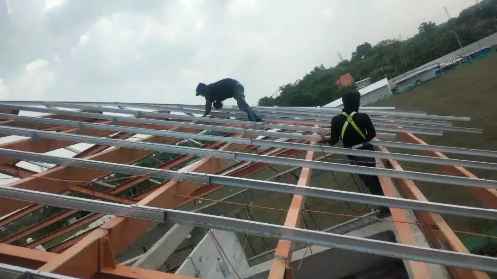 Pasang atap bajaringan, plafond, partisi dan pvc
