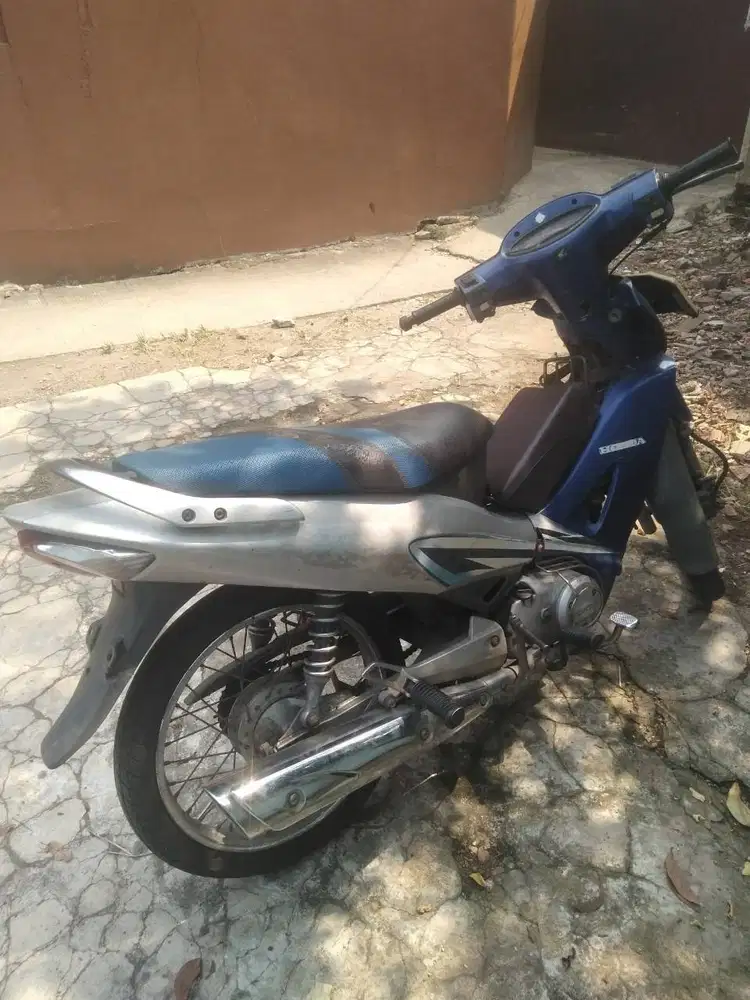 Motor bebek hondan karisma